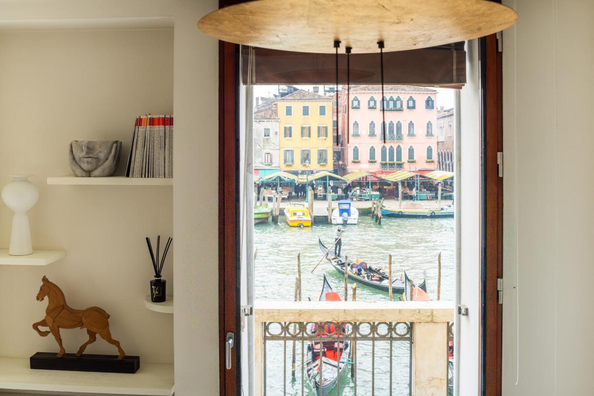 Grand Canal Luxury Apartment With Terrace R&R Venedig Exteriör bild